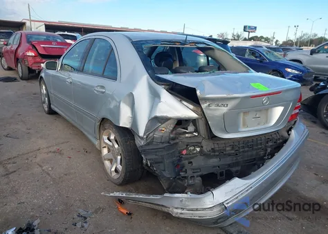 2007 Mercedes-Benz C 230 Sport z USA, uszkodzony, nr VIN WDBRF52H07A938315